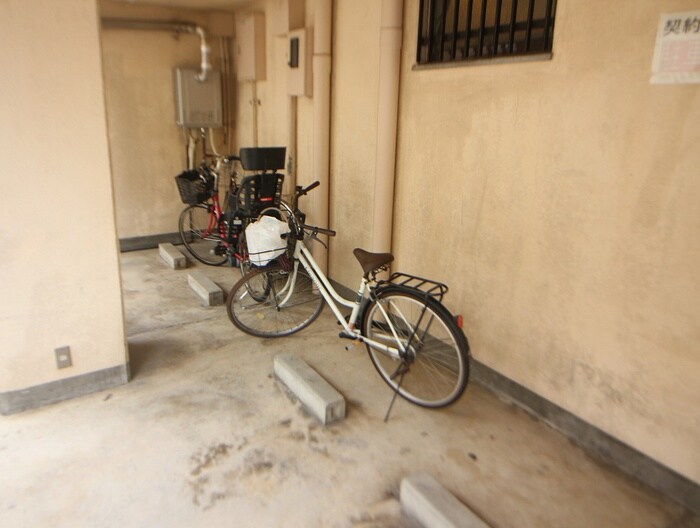 物件外観写真5　(駐輪場)