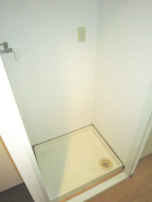 物件内観写真13　(洗濯機置場)