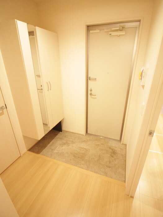 物件内観写真7　(玄関)