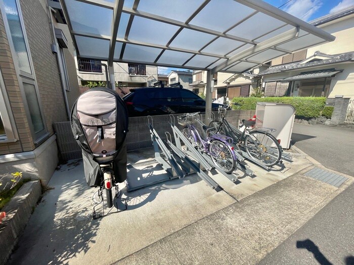 物件外観写真5　(駐輪場)