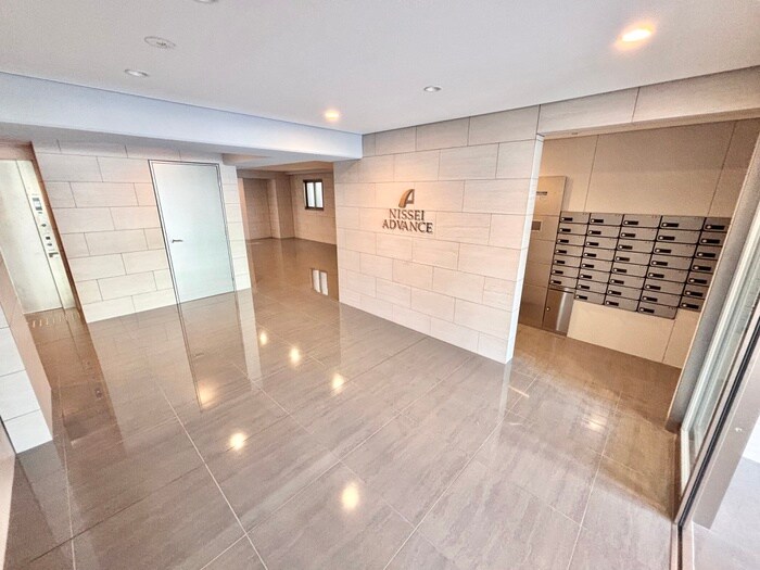 物件外観写真2　(エントランス部分)