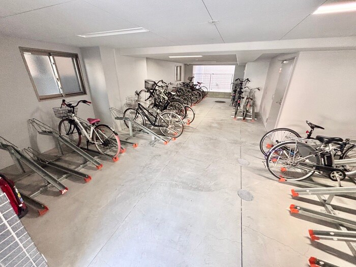 物件外観写真3　(駐輪場)