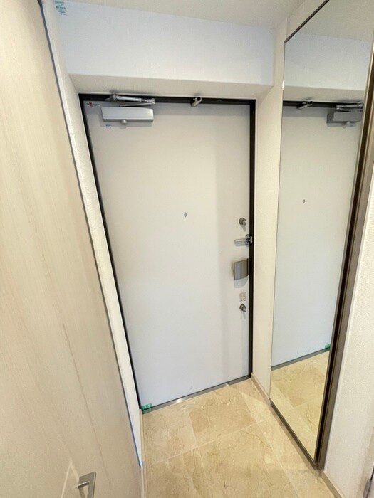 物件内観写真14　(玄関)