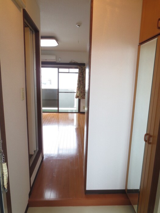 物件内観写真4　(廊下)