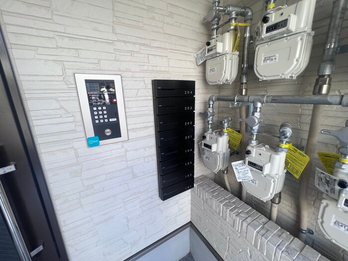 物件外観写真5　(エントランス部分)