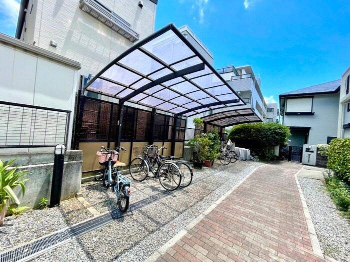 物件外観写真4　(駐輪場)