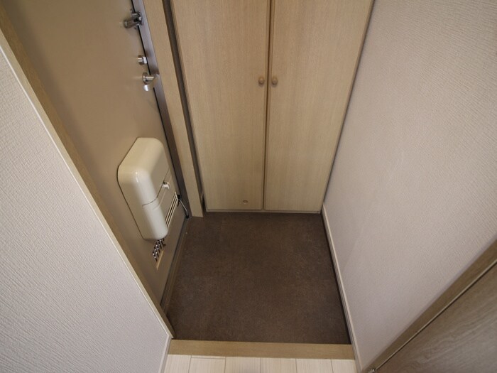 物件内観写真14　(玄関)