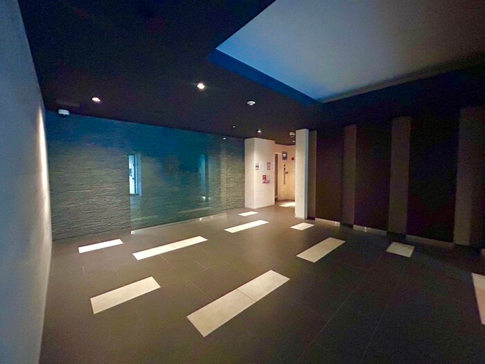 物件外観写真4　(エントランス部分)