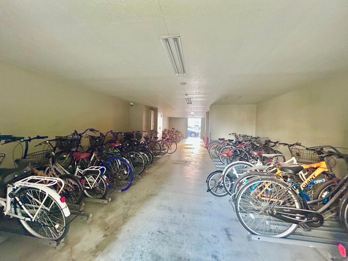 物件外観写真6　(駐輪場)