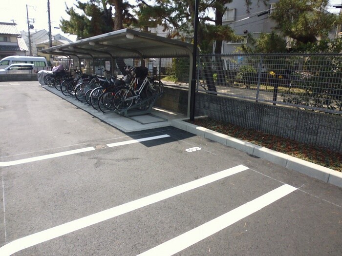 物件外観写真6　(駐輪場)