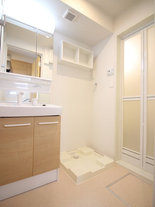 物件内観写真10　(洗濯機置場)