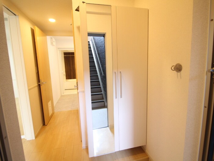 物件内観写真7　(玄関)