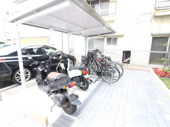 物件外観写真5　(駐輪場)