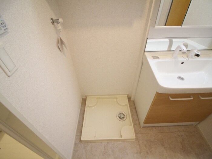 物件内観写真11　(洗濯機置場)