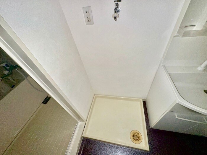 物件内観写真5　(洗濯機置場)