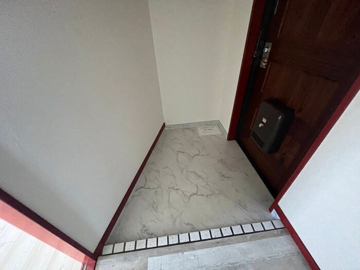 物件内観写真8　(玄関)