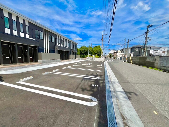 物件外観写真4　(駐車場)