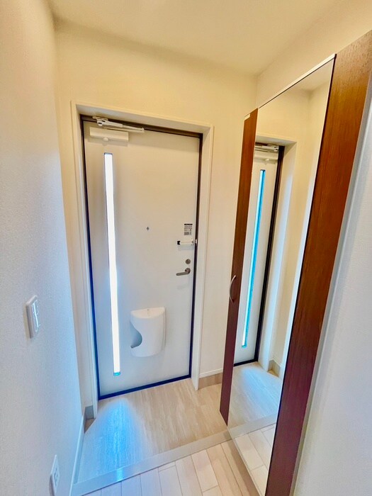 物件内観写真18　(玄関)