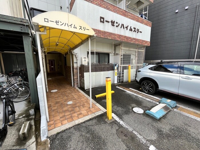 物件外観写真3　(エントランス部分)