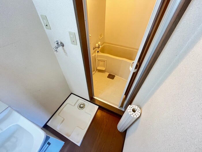 物件内観写真13　(洗濯機置場)