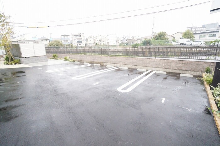 物件外観写真3　(駐車場)