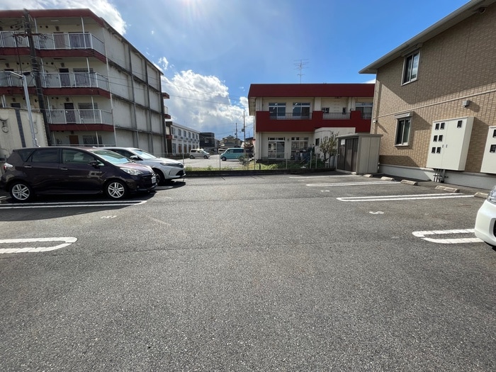 物件外観写真2　(駐車場)