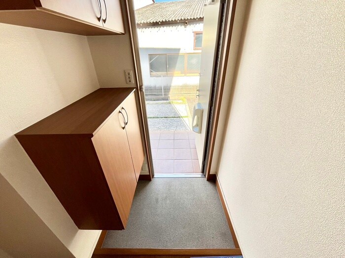 物件内観写真17　(玄関)