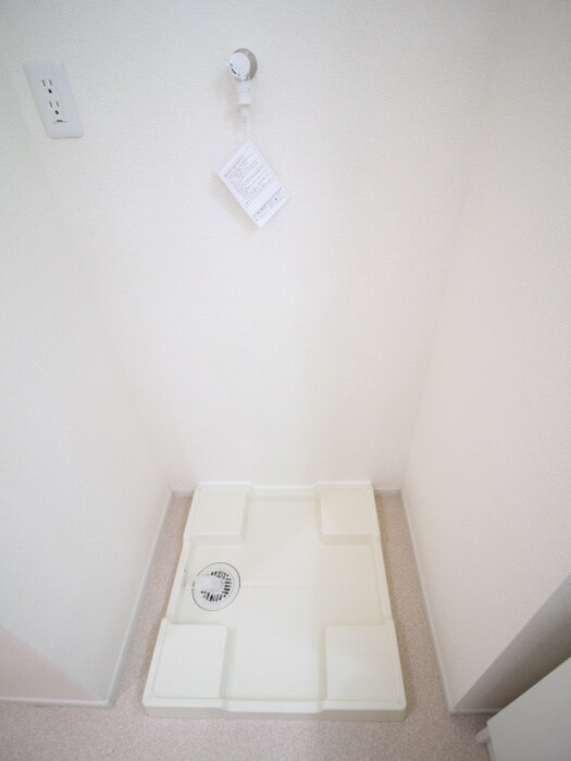 物件内観写真11　(洗濯機置場)