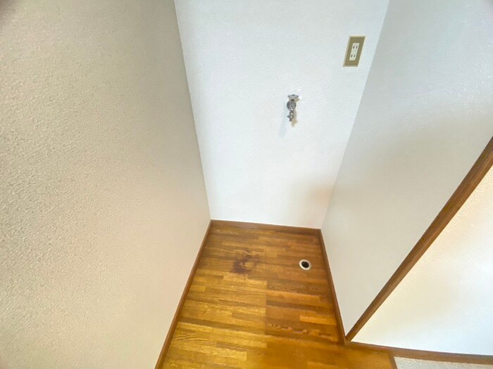 物件内観写真13　(洗濯機置場)