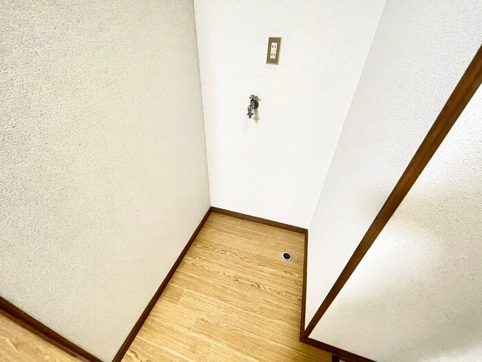 物件内観写真14　(洗濯機置場)