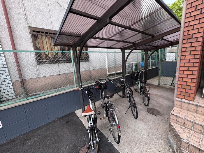 物件外観写真5　(駐輪場)