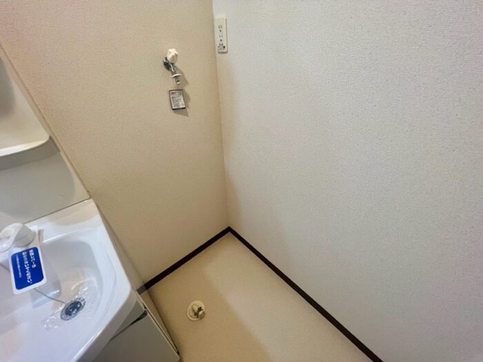 物件内観写真13　(洗濯機置場)