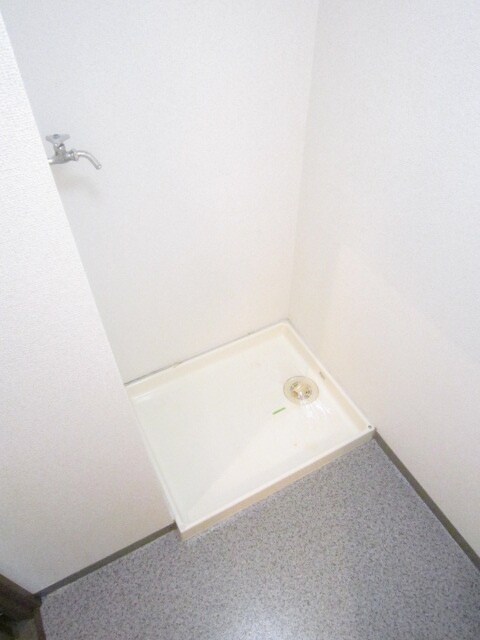 物件内観写真10　(洗濯機置場)