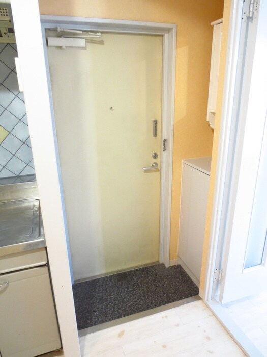 物件内観写真4　(玄関)