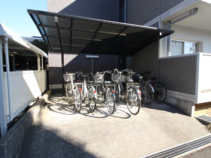 物件外観写真4　(駐輪場)