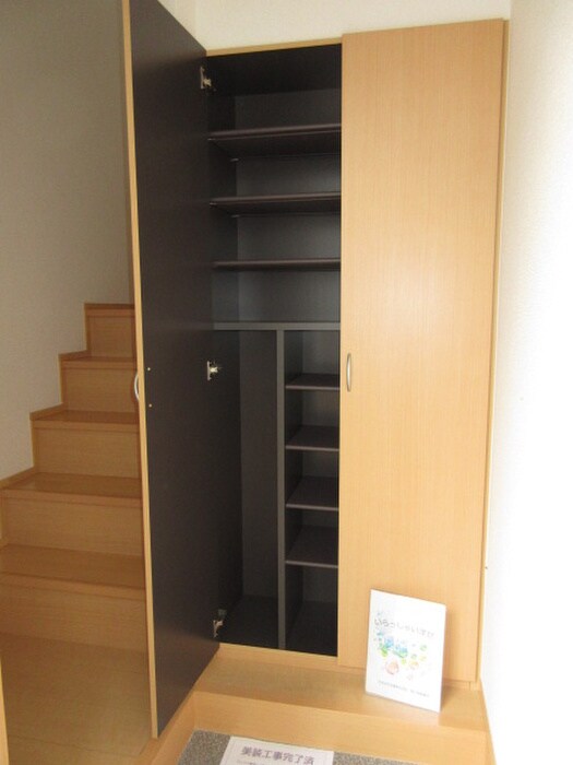 物件内観写真5　(靴箱)