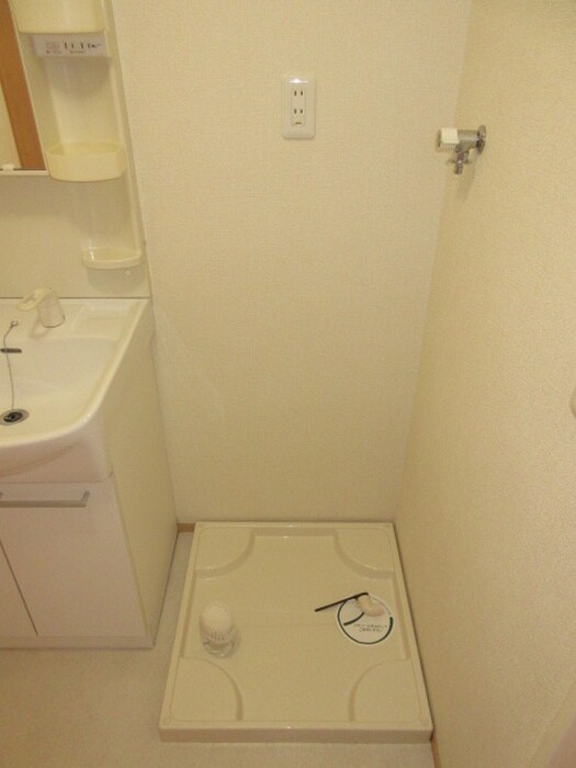 物件内観写真18　(洗濯機置場)