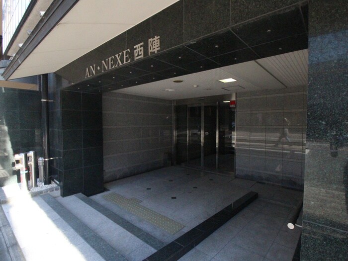 物件外観写真3　(エントランス部分)