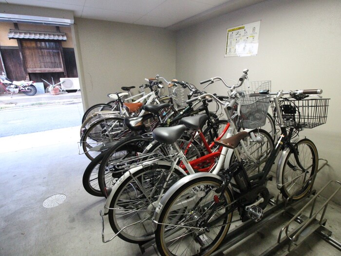 物件外観写真6　(駐輪場)