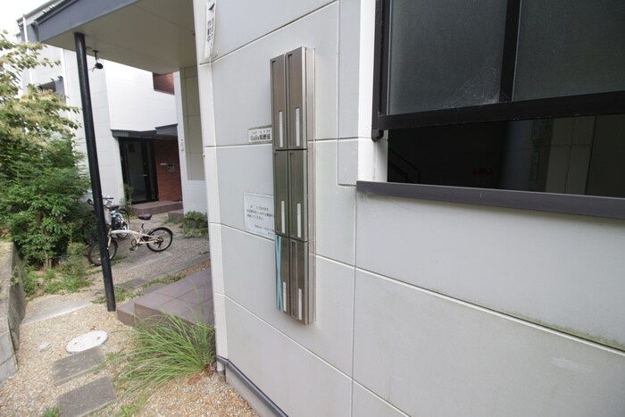 物件外観写真6　(エントランス部分)