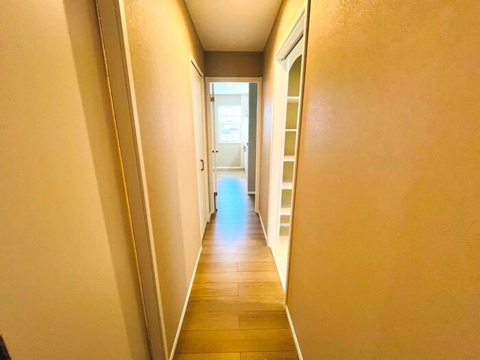 物件内観写真16　(廊下)