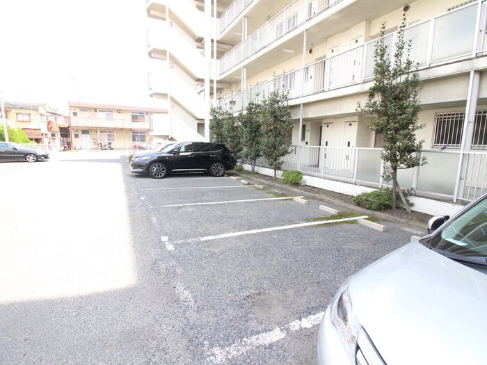 物件外観写真4　(駐車場)