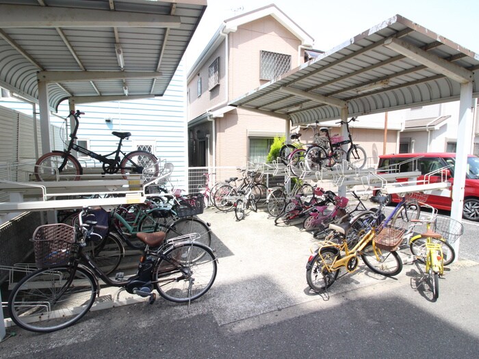 物件外観写真5　(駐輪場)