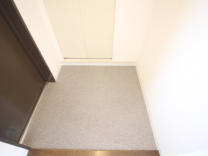 物件内観写真16　(玄関)