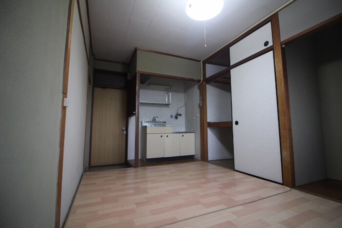 物件内観写真2　(居室)