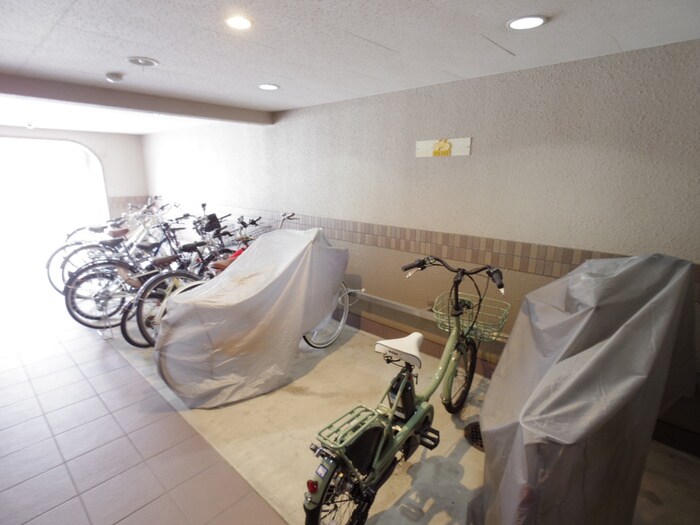 物件外観写真3　(駐輪場)
