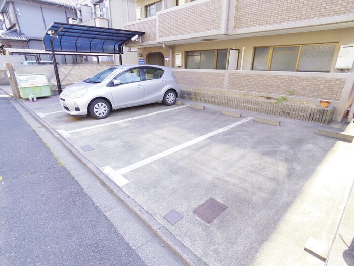 物件外観写真5　(駐車場)