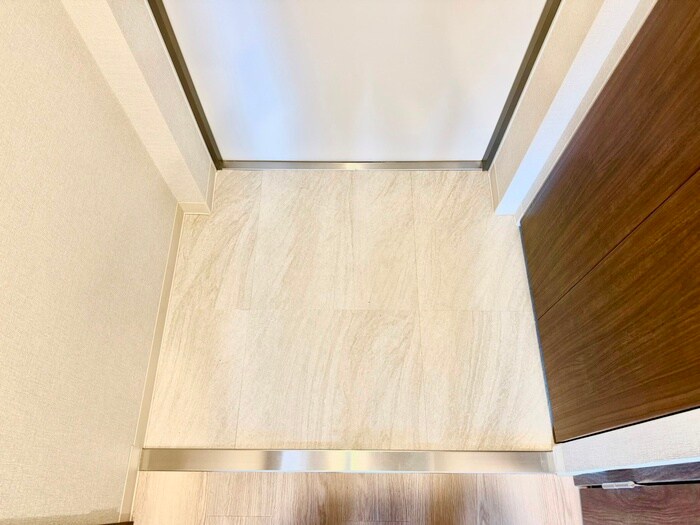 物件内観写真7　(玄関)