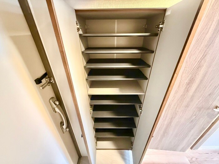 物件内観写真8　(靴箱)