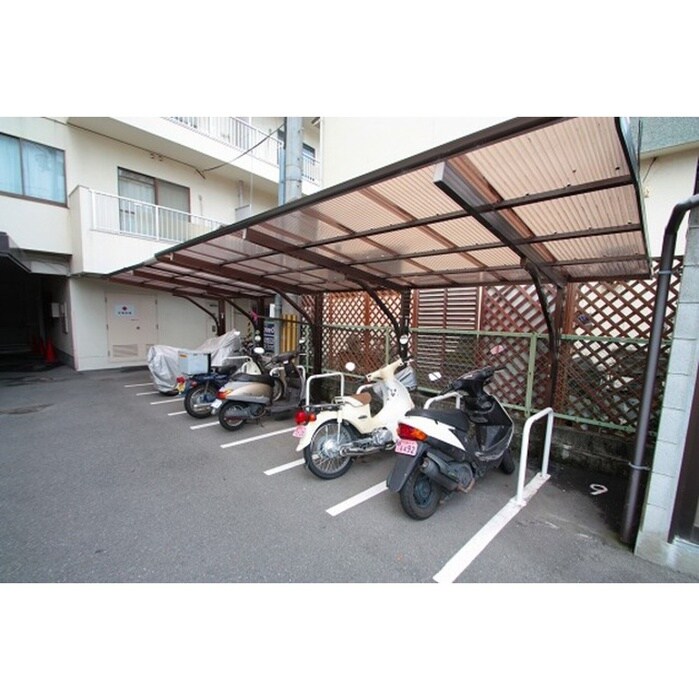 物件外観写真4　(駐輪場)